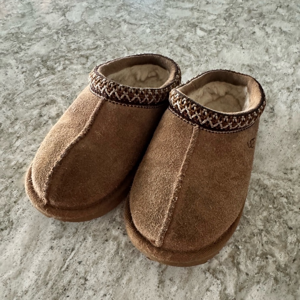 UGG Taz slippers child size 11c great used condition